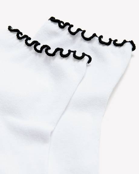 Lettuce-Edge Ankle Socks with Contrast Stitch