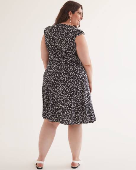 Responsible, Buttoned Down Dress with Rounded Sleeves