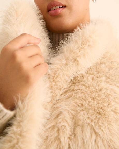 Veste longue en fausse fourrure