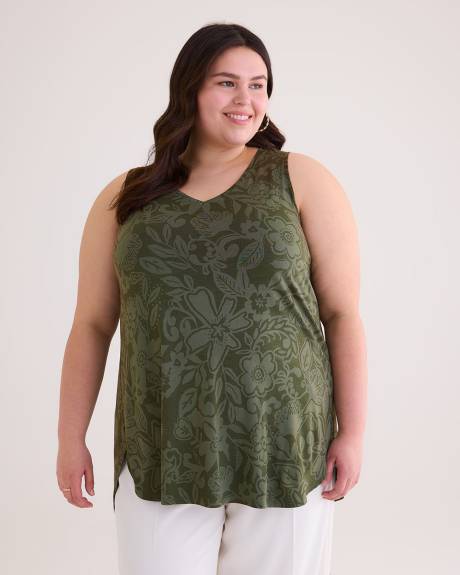 Modern-Fit Sleeveless V-Neck Tunic - PENN. Essentials