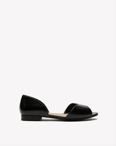 Chaussure ouverte en faux cuir, pied très large