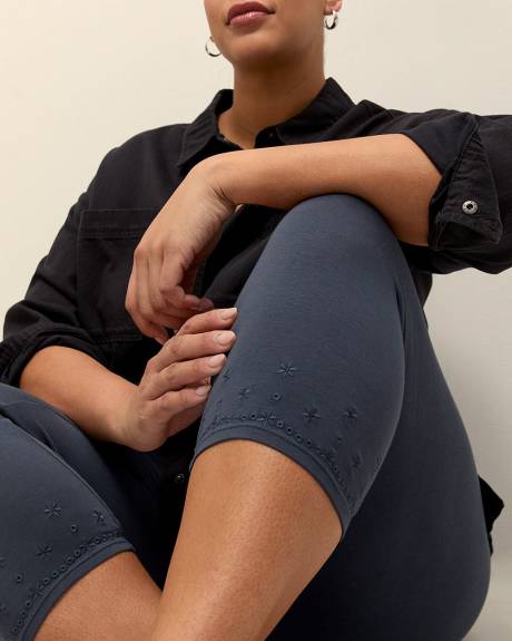 Capri Legging with Eyelet Embroidery at Hem - PENN. Essentials