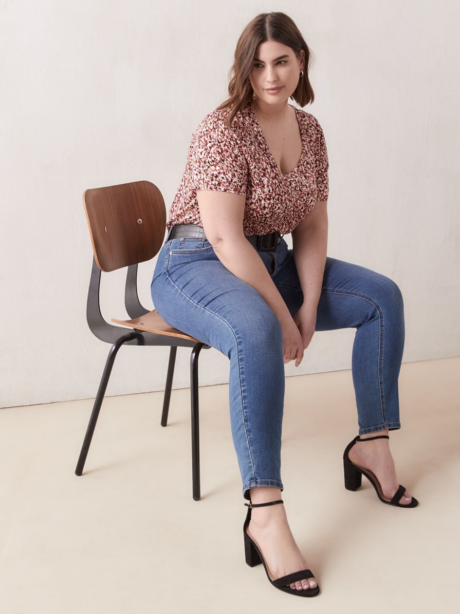 Modern-Fit Scooped Neck Printed Tee - In Every Story