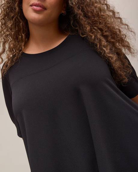 Haut noir à décolleté en coeur