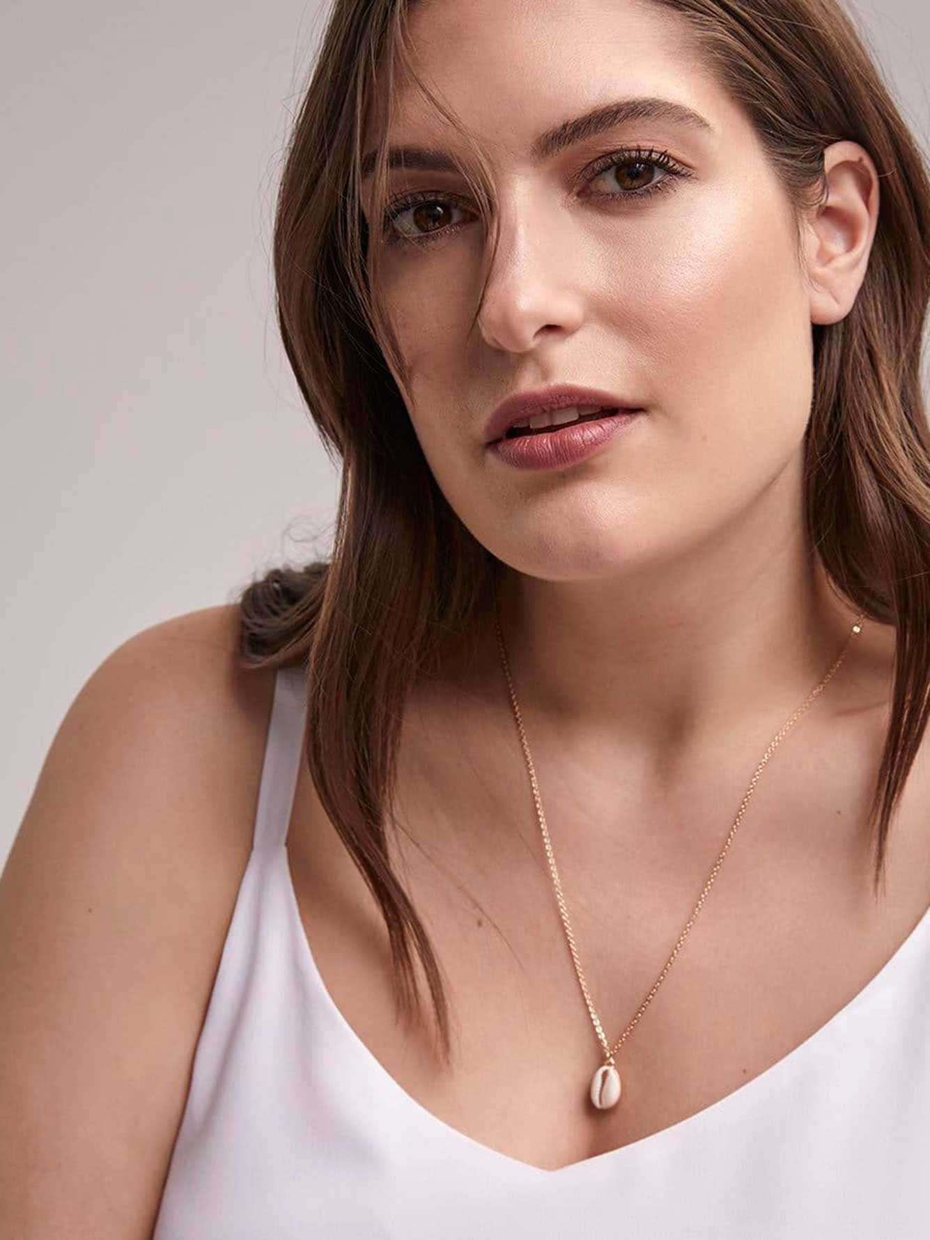 Short Necklace with Shell Pendant Penningtons