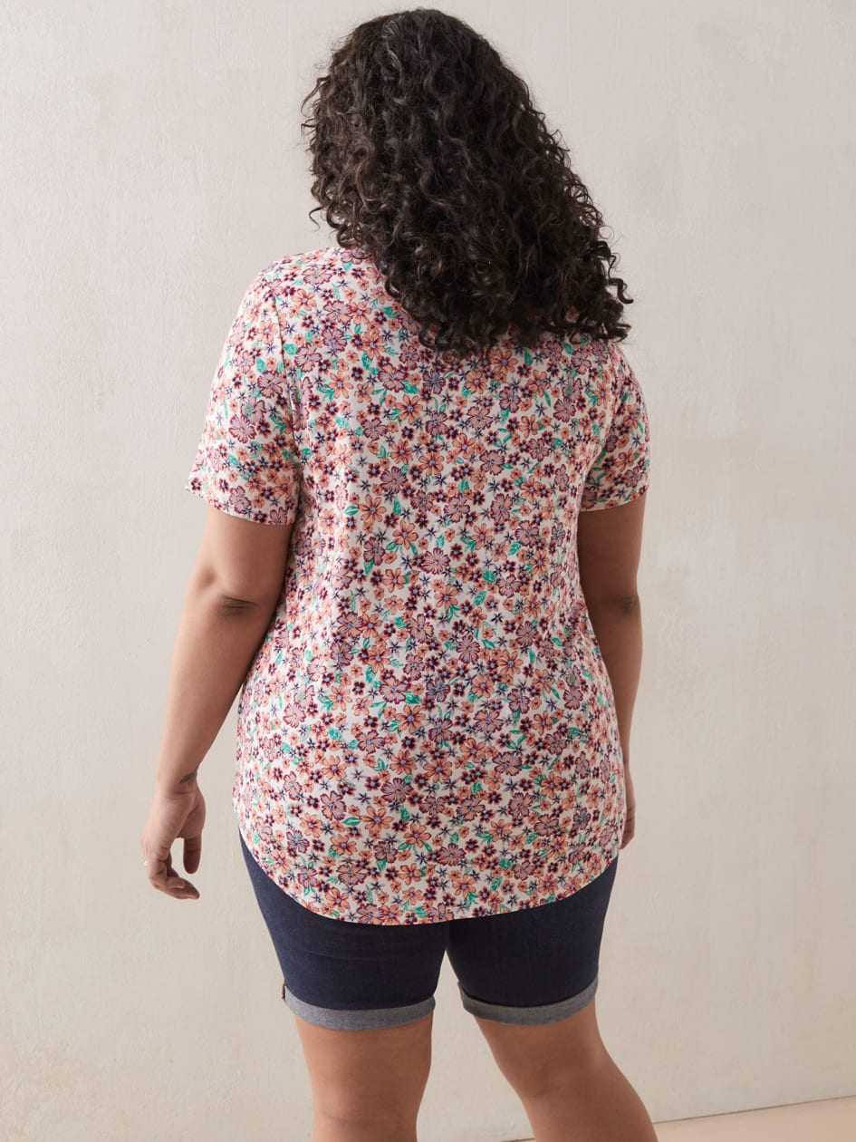 Modern-Fit Scooped Neck Printed Tee - In Every Story