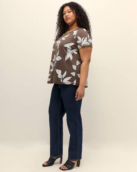 Printed Curvy-Fit Crewneck Tee - PENN. Essentials