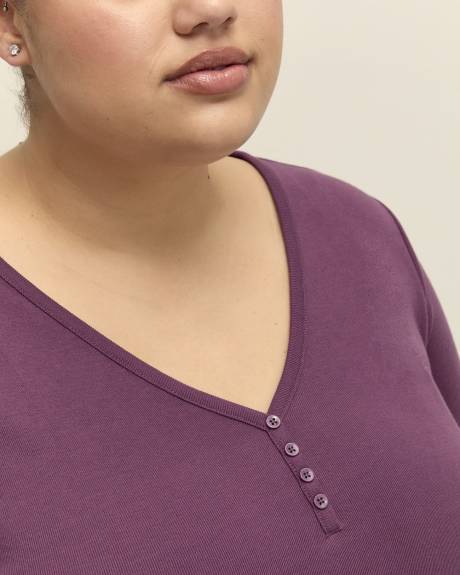 Girlfriend-Fit Tee with Buttons - PENN. Essentials