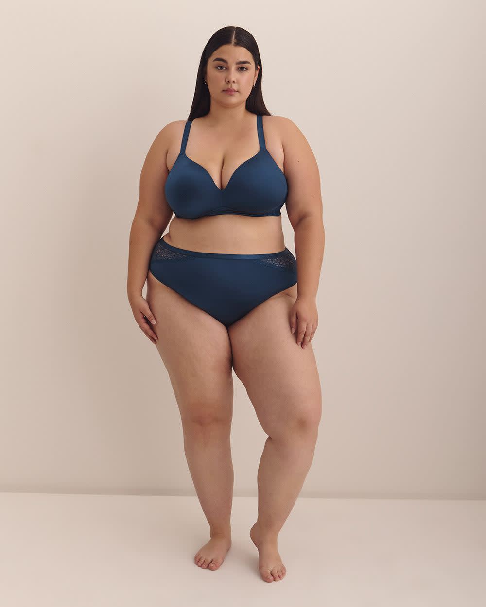 Culotte échancrée en satin bleu avec dentelle et maille - Déesse Collection Culotte échancrée en satin bleu avec dentelle et maille - Déesse Collection