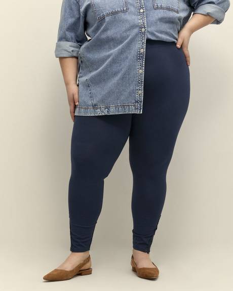 Dark Fashion Legging with Crochet at Hem - PENN. Essentials