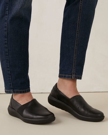 wide width slip on shoes