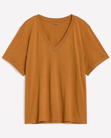 Responsible, Boyfriend-Fit V-Neck Tee - PENN. Essentials