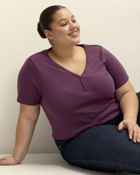 Girlfriend-Fit Tee with Buttons - PENN. Essentials