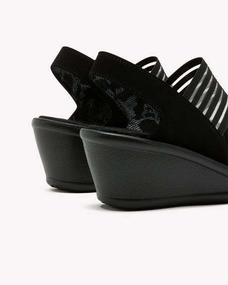 Sandale noire Rumblers à talon compensé avec sangle arrière, pied large - Skechers