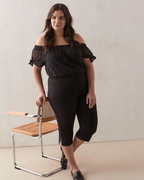 Savvy Solid Capri Pants With Pockets - In Every Story