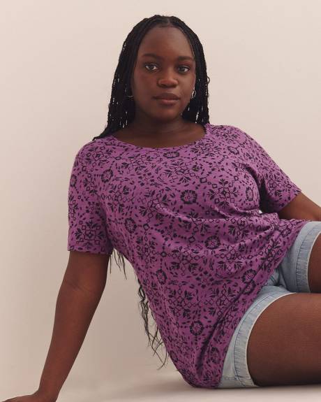 Printed Curvy-Fit Crewneck Tee - PENN. Essentials