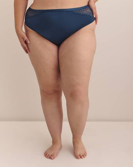 Culotte échancrée en satin bleu avec dentelle et maille - Déesse Collection Culotte échancrée en satin bleu avec dentelle et maille - Déesse Collection