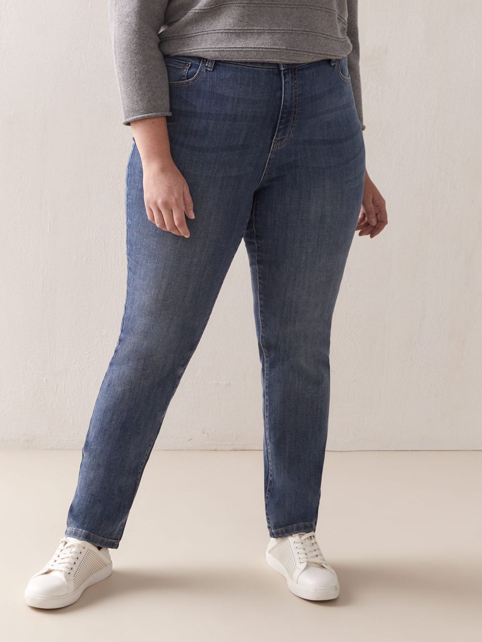 Universal Fit, Petite, Straight Leg Jean - d/C JEANS