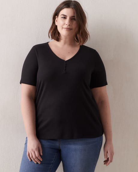 Girlfriend Fit V-Neck T-Shirt With Buttons - In Every Story