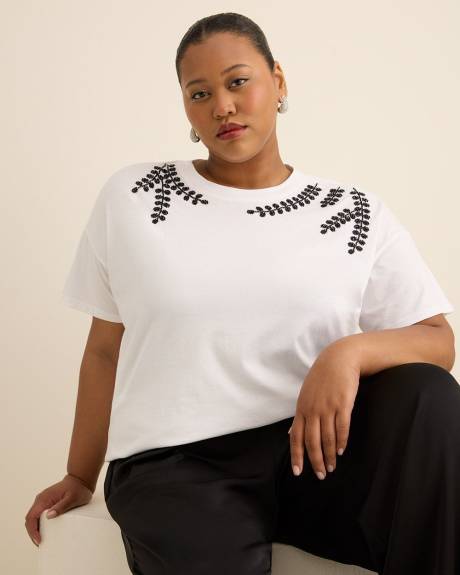 T-shirt col rond avec feuilles décoratives en strass