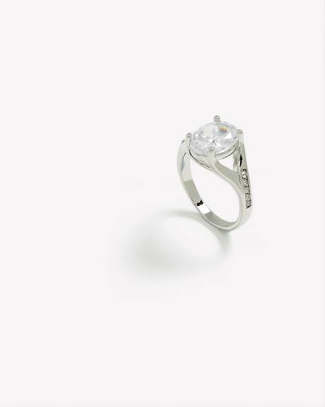 Bague de fantaisie avec zircon carré