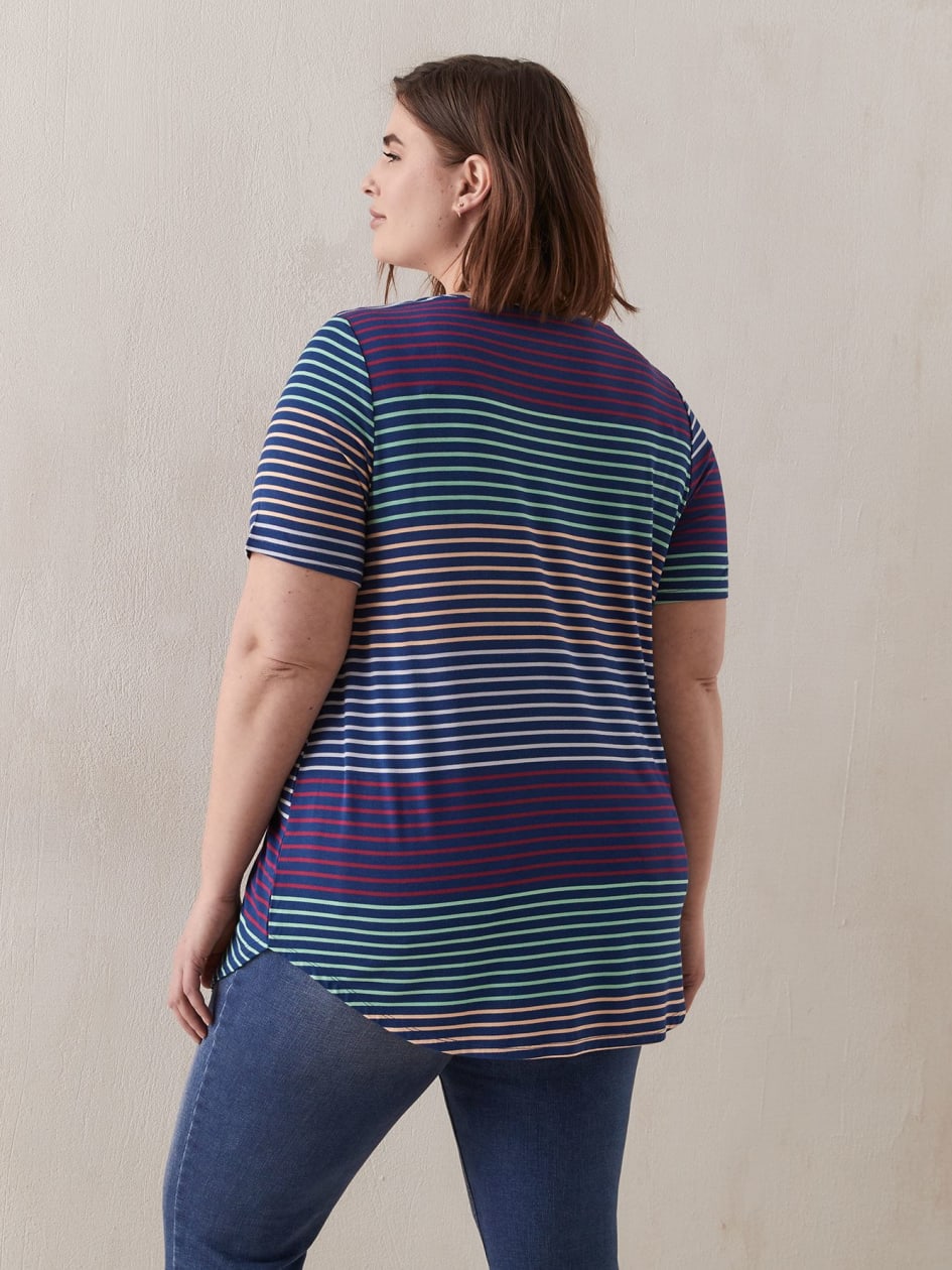 Modern-Fit Scooped Neck Printed Tee - In Every Story