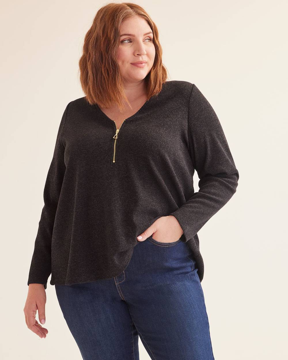 Haut en tricot côtelé avec col en V zippé