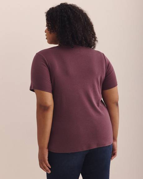 Girlfriend-Fit V-Neck Ribbed Tee - PENN. Essentials