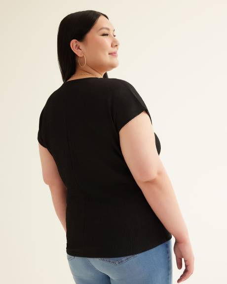 Haut extensible imprimé avec col en V et anneau décoratif
