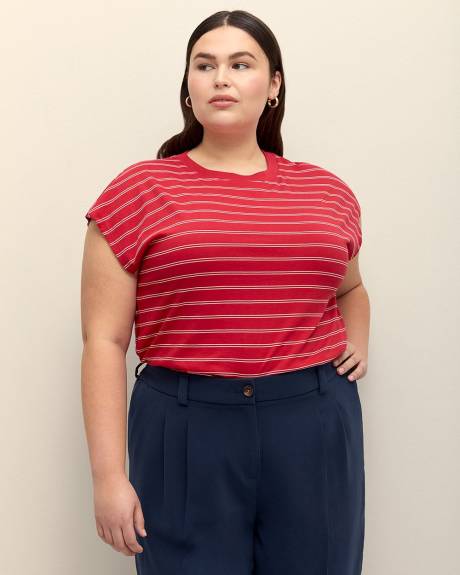 Extended-Sleeve Crew Neck Tee - PENN. Essentials