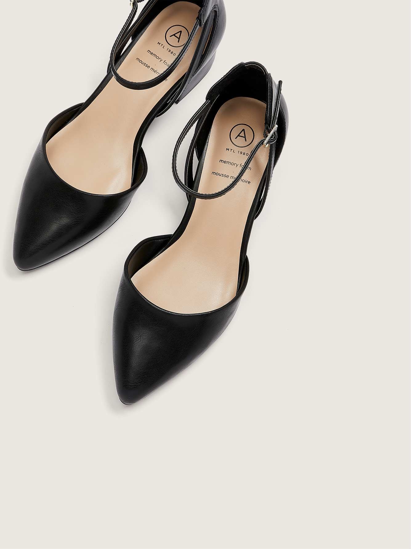chaussure à talon noir avec bride