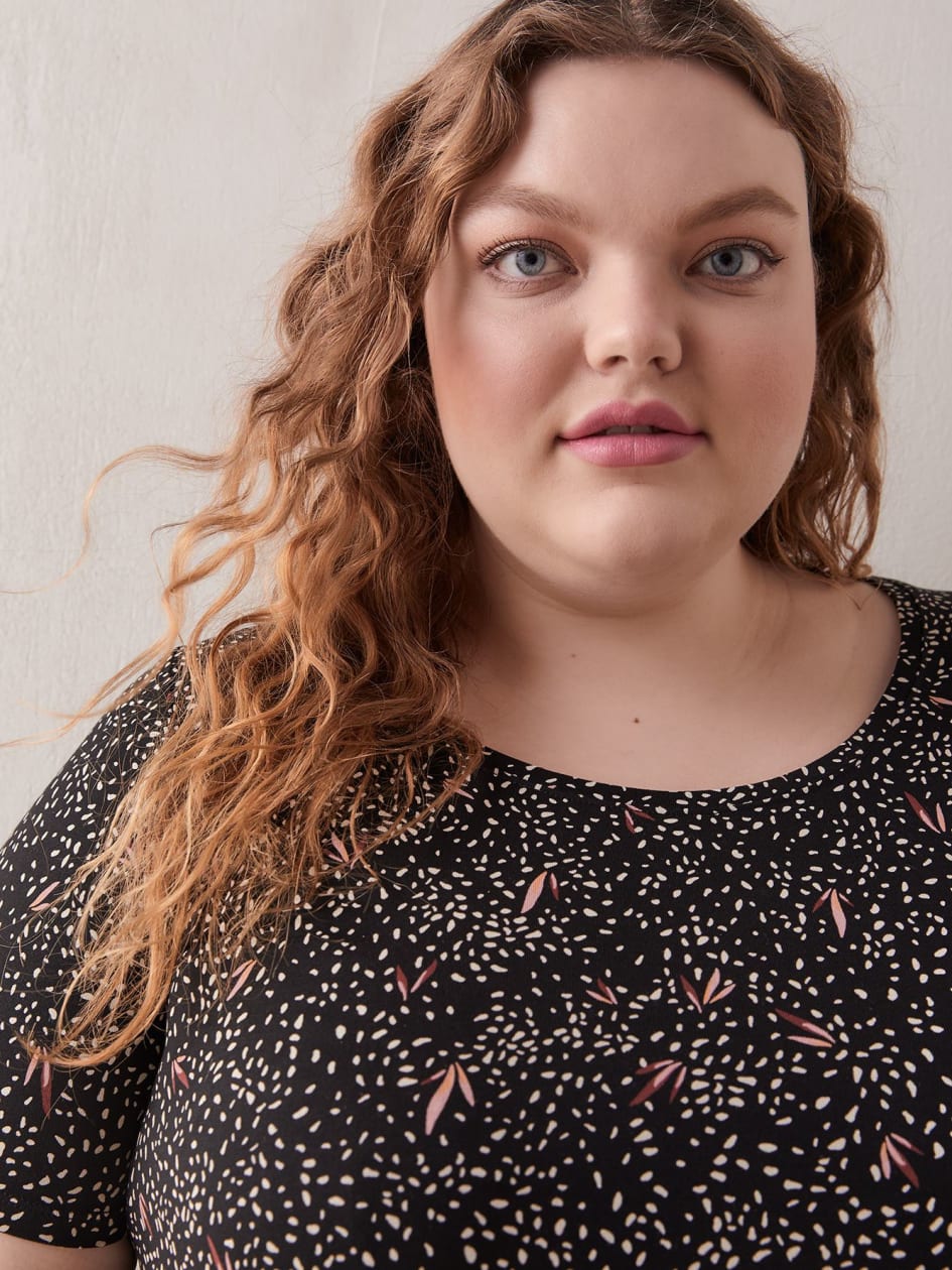 Modern-Fit Scooped Neck Printed Tee - In Every Story