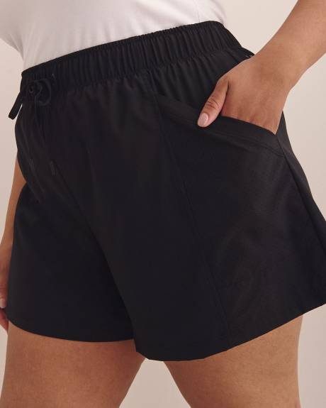 Short extensible à taille haute élastique avec détails perforés, tissu responsable - Active Zone