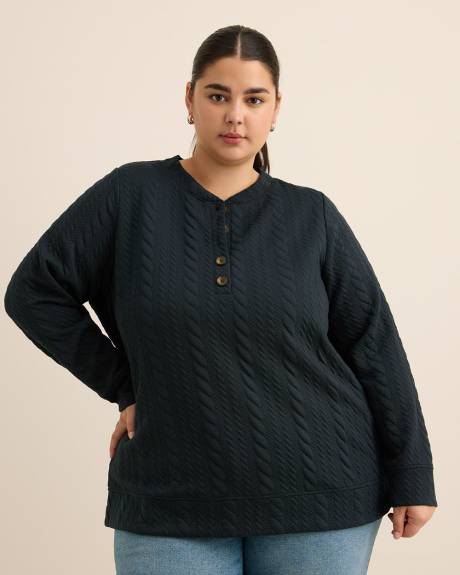 Long-Sleeve Cable Knit Buttoned Crewneck Top