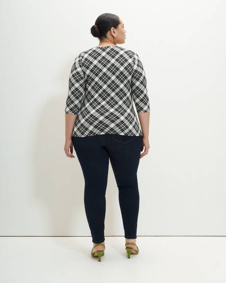Silhouette-Fit V-Neck T-Shirt - Addition Elle - PENN. Essentials