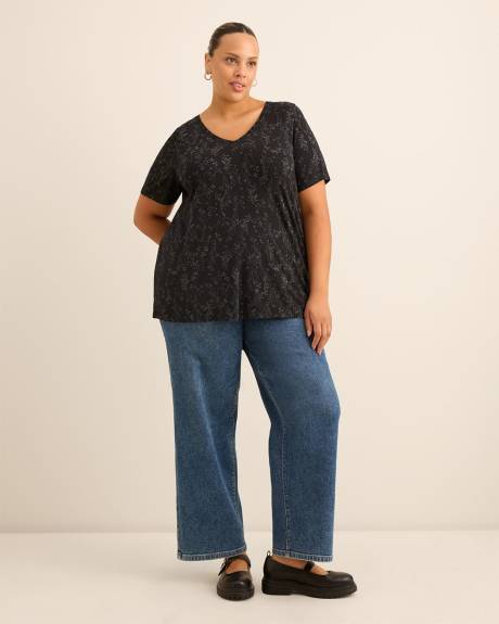 Modern-Fit Short-Sleeve V-Neck Tee Modern-Fit Short-Sleeve V-Neck Tee