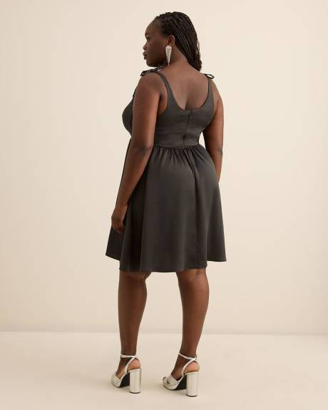 Robe évasée sans manches en satin - Addition Elle