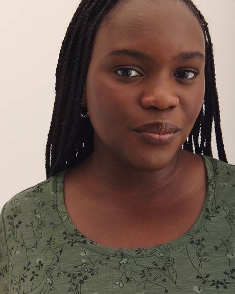 Printed Curvy-Fit T-Shirt - PENN. Essentials