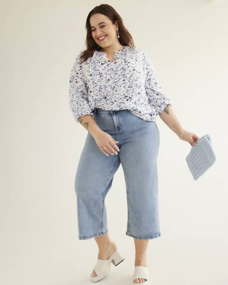 Blouse fluide fleurie à encolure fendue