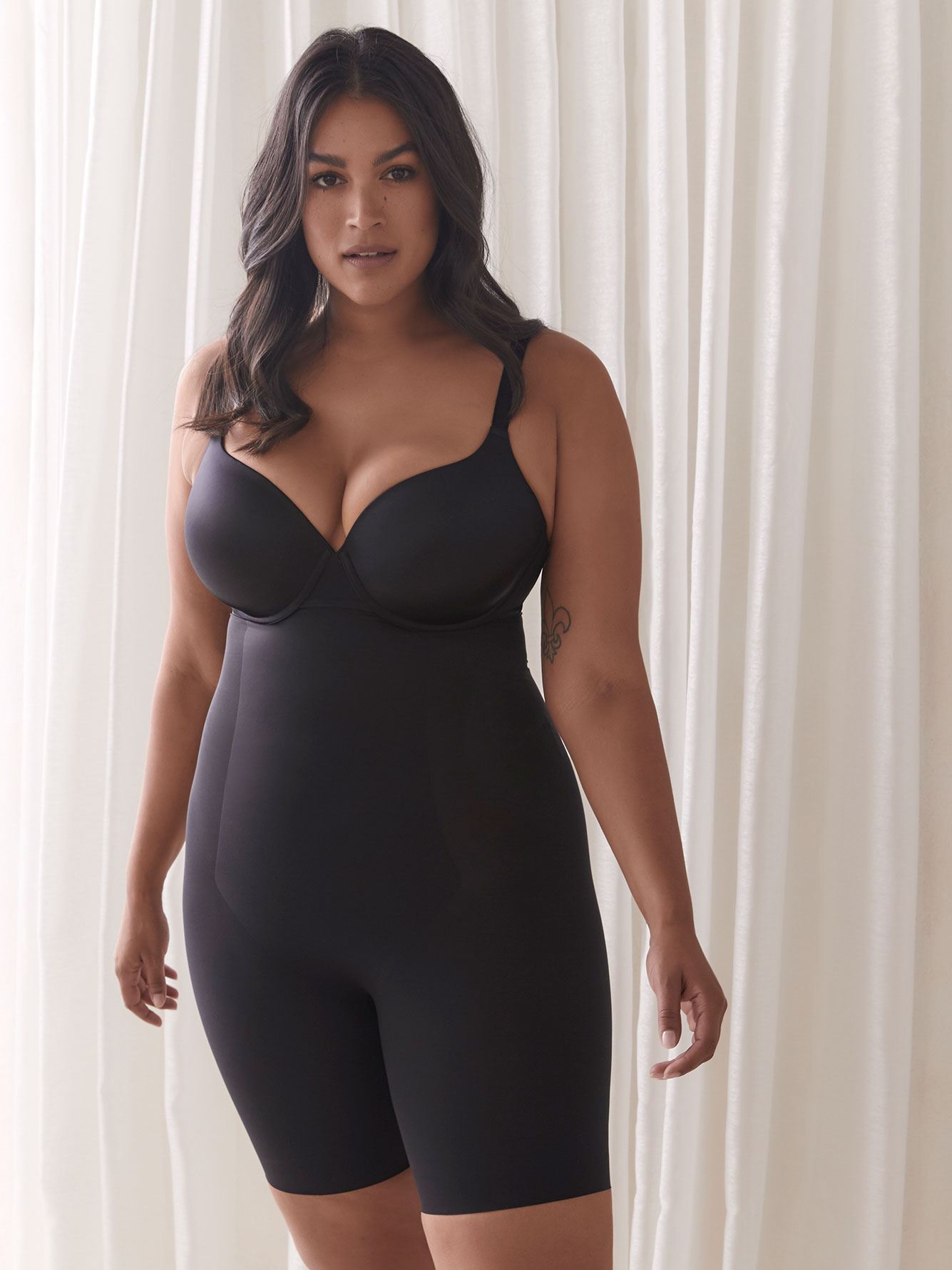 Spanx Size 8-10 M/L High-Waisted Mid-Thigh Short Shapewear