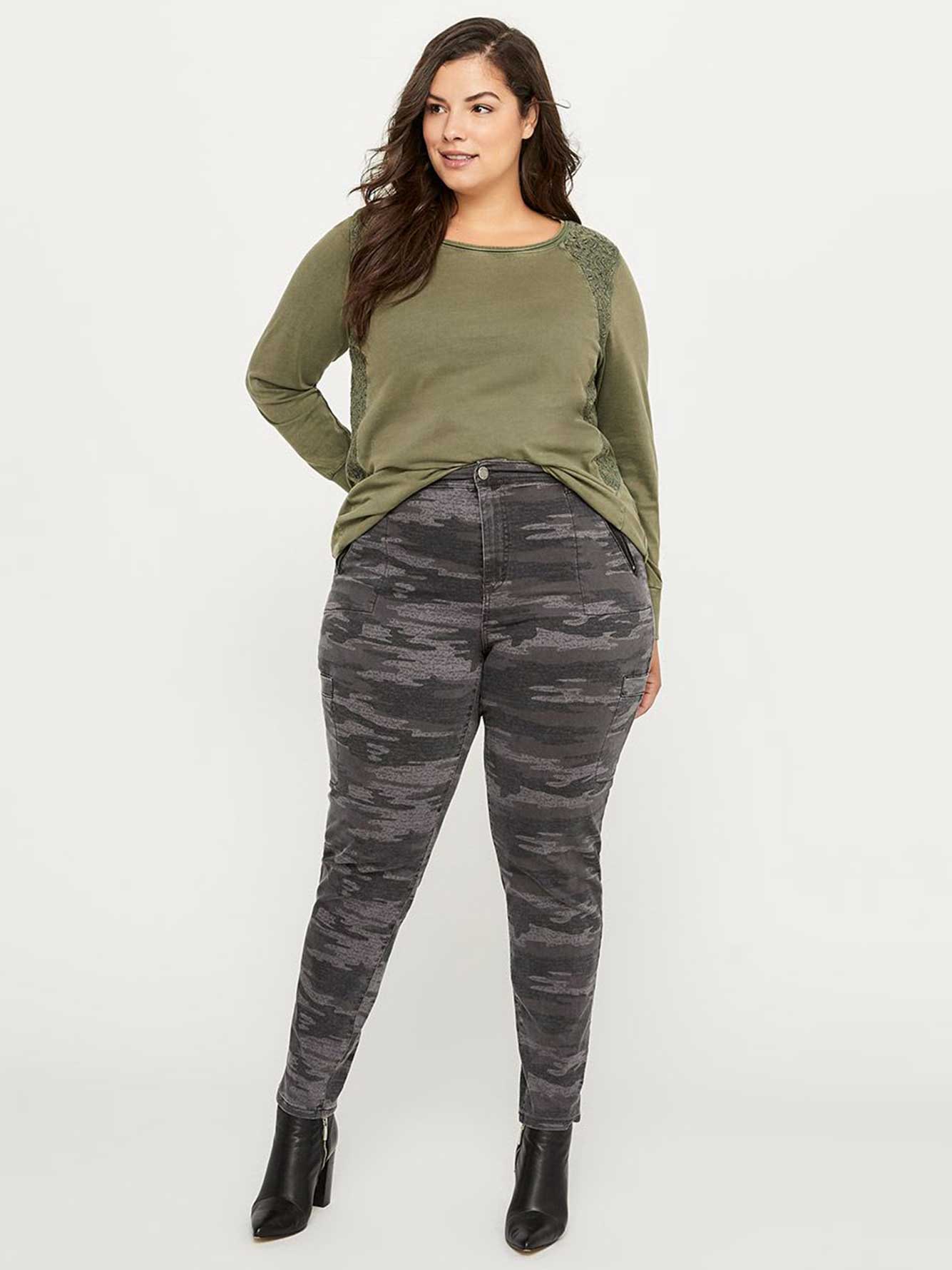 Petite Slightly Curvy Slim Leg Camouflage Cargo Pant d/C JEANS