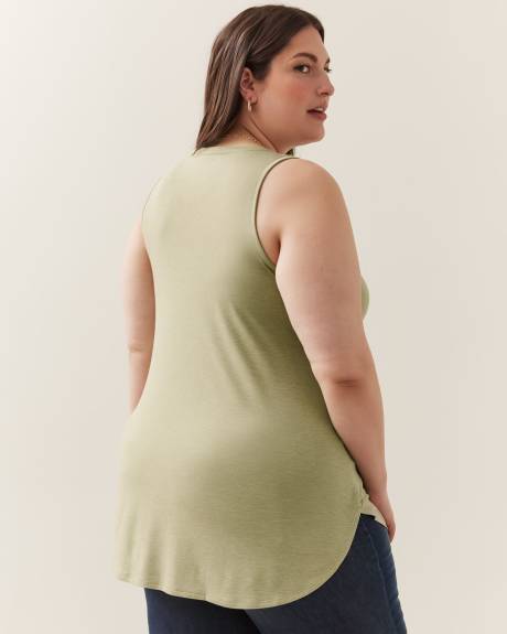 Modern-Fit Sleeveless V-Neck Tunic