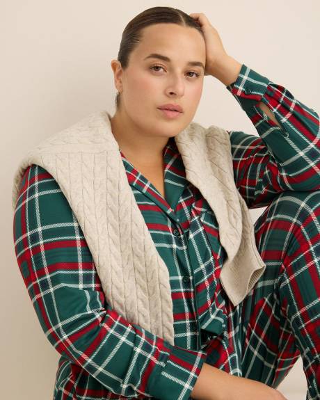 Pull en tricot &agrave; mailles torsad&eacute;es et col boutonn&eacute;