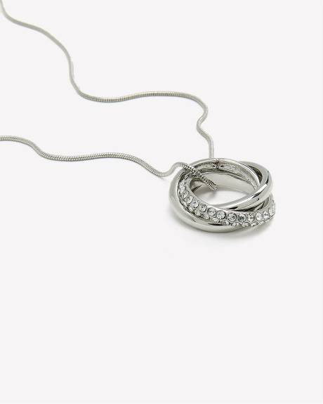 Collier long avec bagues en pendentifs