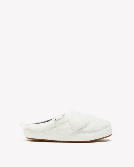 Regular Width, White Sherpa Cozy Cabin Camper Slippers - Columbia