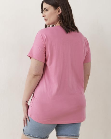 Front Print Crew-Neck Tee with High-Low Hem