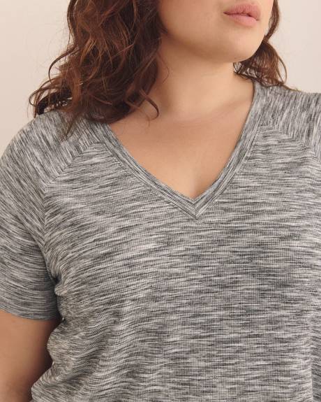 Ribbed V-Neck Short-Sleeve T-Shirt - Active Zone