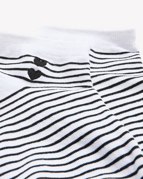 Chaussettes courtes &agrave; rayures noir et blanc avec deux coeurs brod&eacute;s