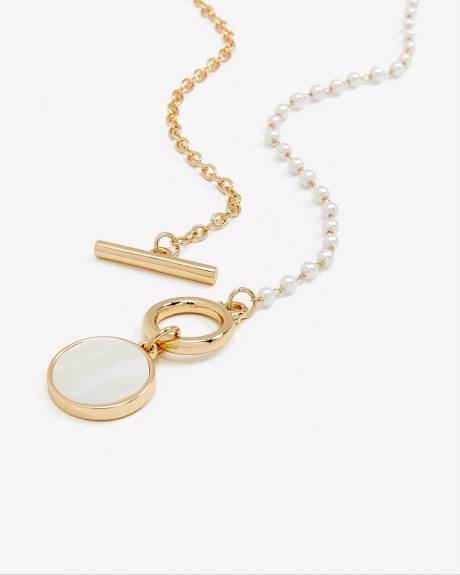 Collier court avec demi chaîne en perles