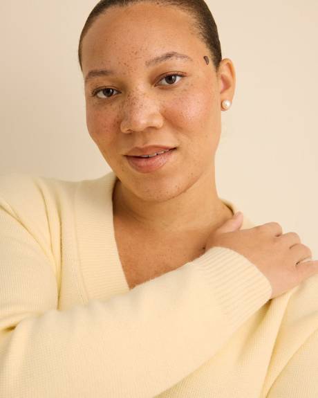 Chandail en tricot &agrave; manches longues avec col en V - Addition Elle